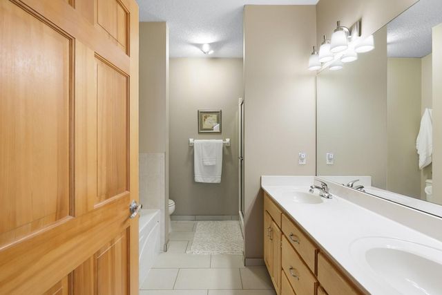 20035 Homestead Court 28, Lakeville, MN 55044