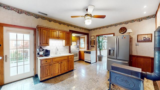 654 Main St, Watertown, MA 02472