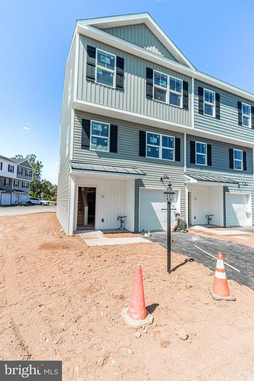 19 LANDING PL #19, York, PA 17408