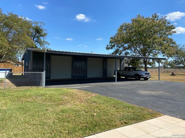 2767 Haeckerville, Cibolo, TX 78108