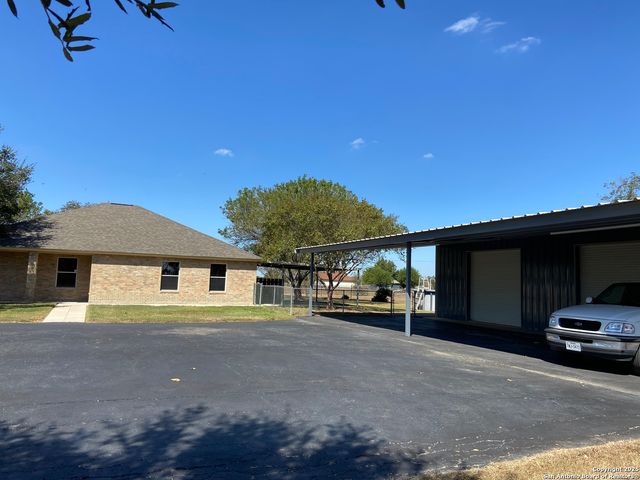 2767 Haeckerville, Cibolo, TX 78108