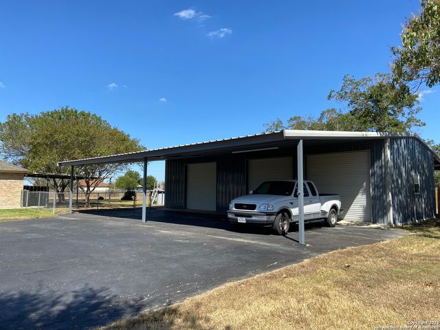 2767 Haeckerville, Cibolo, TX 78108