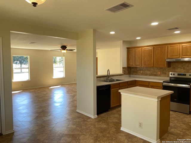 2767 Haeckerville, Cibolo, TX 78108