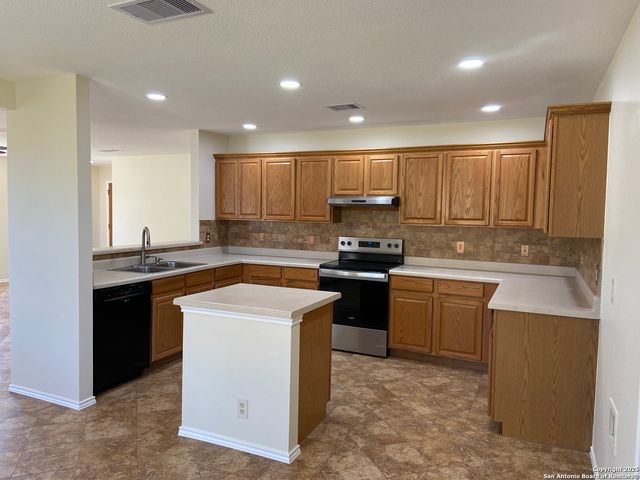 2767 Haeckerville, Cibolo, TX 78108