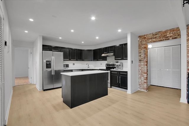 7525 W Lawrence Avenue 505, Harwood Heights, IL 60706