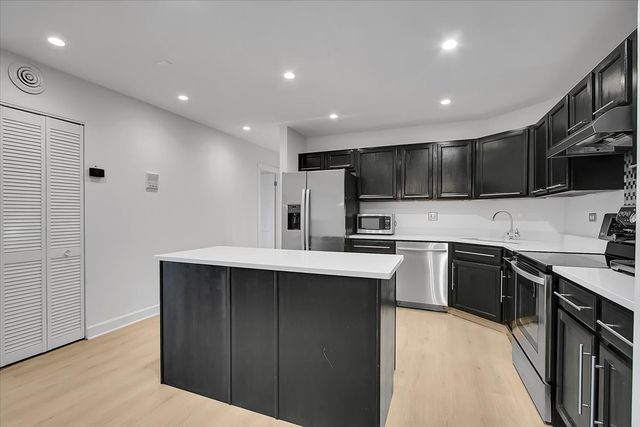 7525 W Lawrence Avenue 505, Harwood Heights, IL 60706