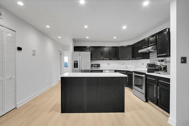 7525 W Lawrence Avenue 505, Harwood Heights, IL 60706