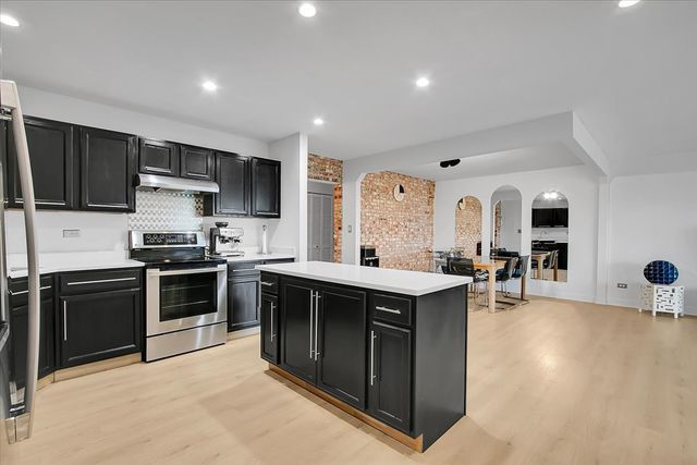 7525 W Lawrence Avenue 505, Harwood Heights, IL 60706