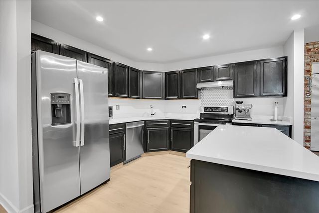 7525 W Lawrence Avenue 505, Harwood Heights, IL 60706