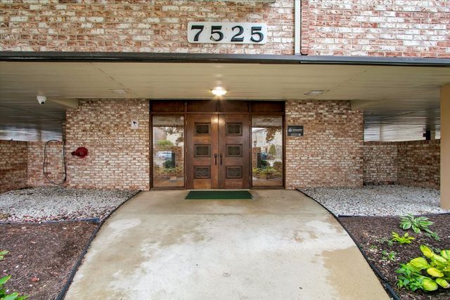 7525 W Lawrence Avenue 505, Harwood Heights, IL 60706