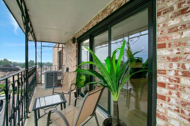 7525 W Lawrence Avenue 505, Harwood Heights, IL 60706