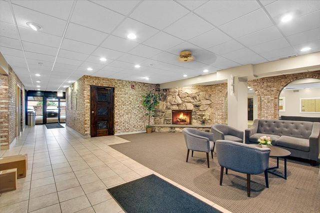 7525 W Lawrence Avenue 505, Harwood Heights, IL 60706