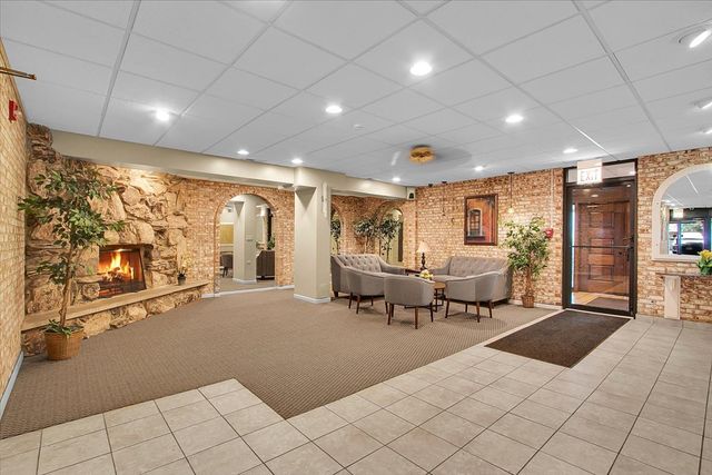 7525 W Lawrence Avenue 505, Harwood Heights, IL 60706