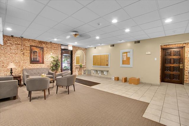 7525 W Lawrence Avenue 505, Harwood Heights, IL 60706