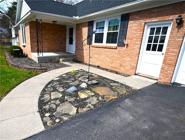 6 Hitree Lane, Chili, NY 14624