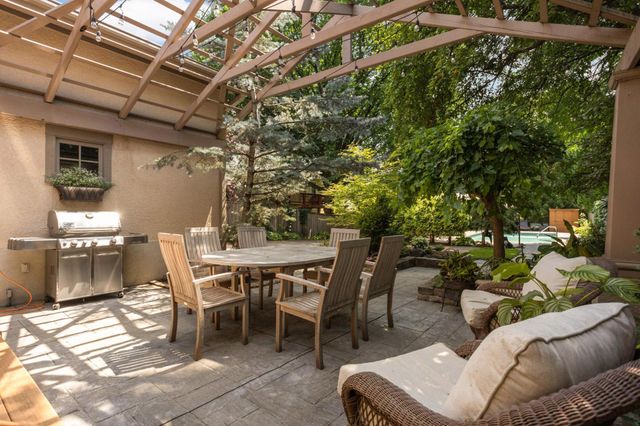 582 Summit Avenue, Saint Paul, MN 55102