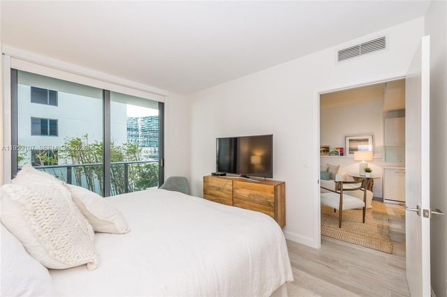 55 SW 9th St 1010, Miami, FL 33130