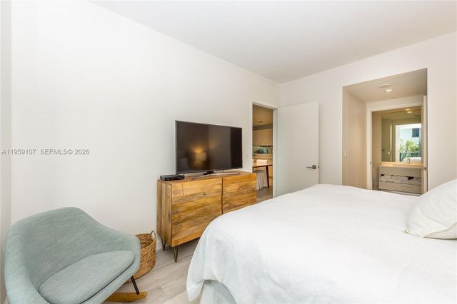 55 SW 9th St 1010, Miami, FL 33130