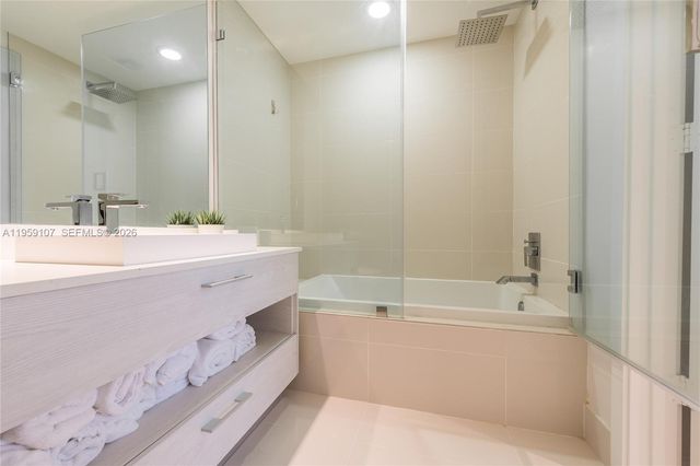 55 SW 9th St 1010, Miami, FL 33130