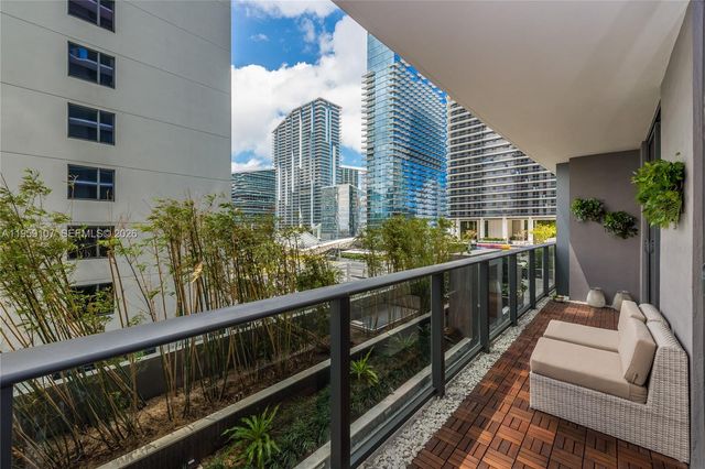 55 SW 9th St 1010, Miami, FL 33130