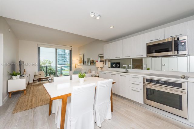 55 SW 9th St 1010, Miami, FL 33130