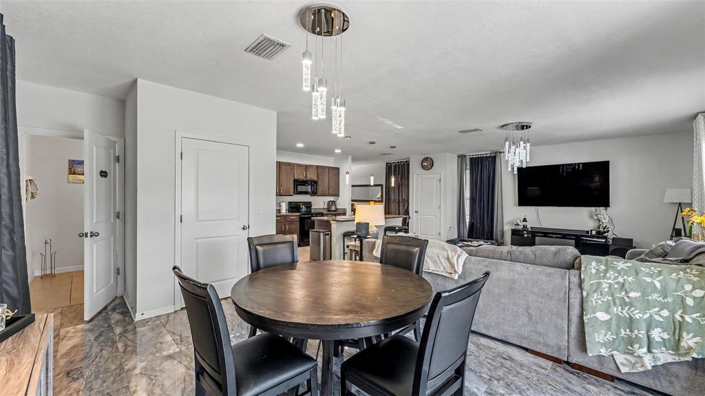 Image 15 of property listing at 3509 DIAMOND LEAF COURT, Valrico, FL 33594