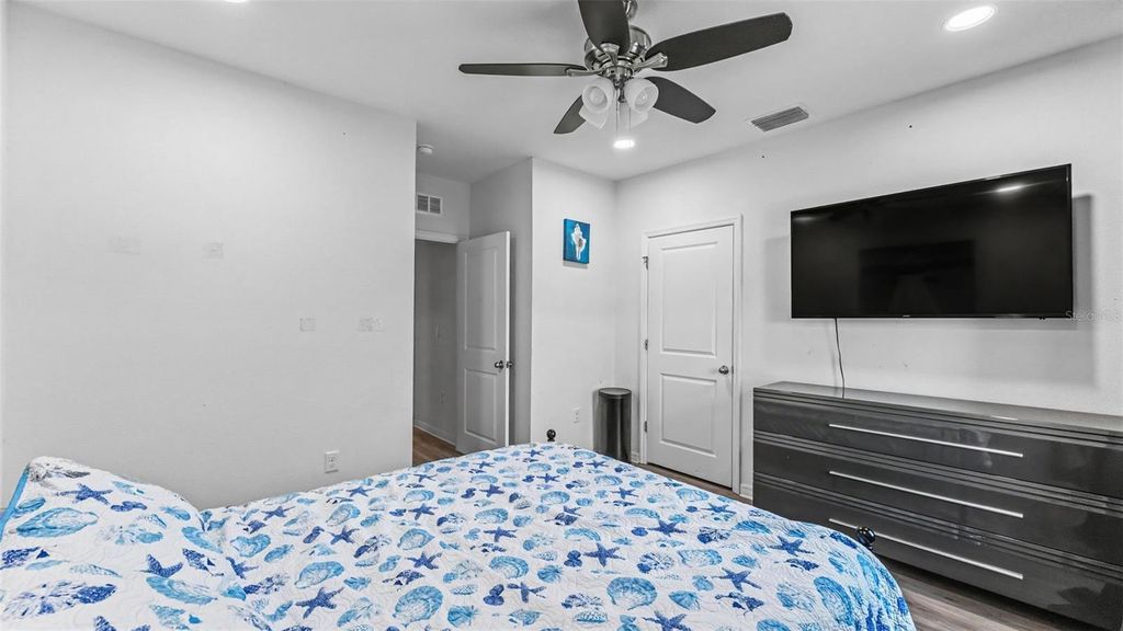 Image 26 of property listing at 3509 DIAMOND LEAF COURT, Valrico, FL 33594