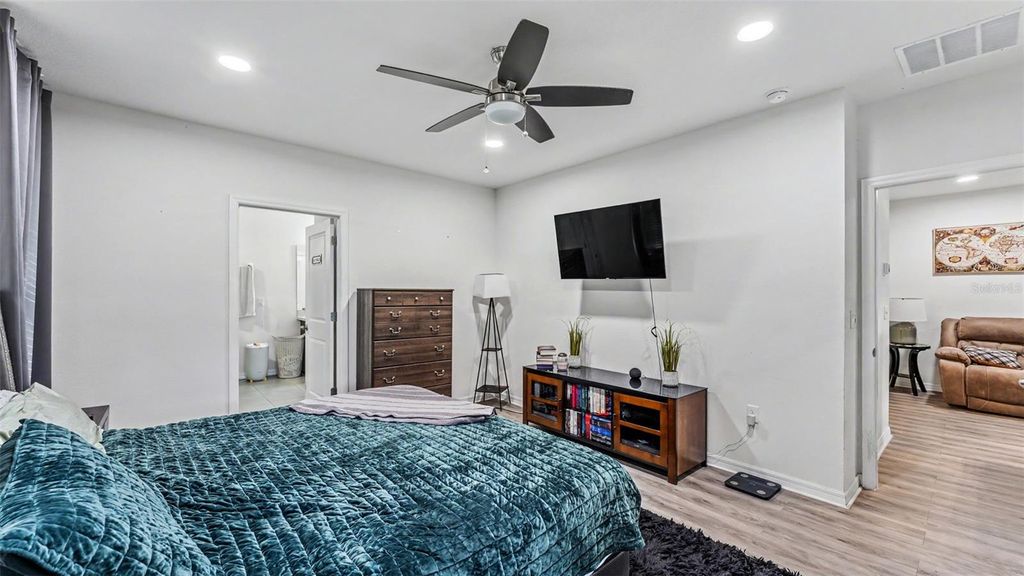 Image 30 of property listing at 3509 DIAMOND LEAF COURT, Valrico, FL 33594