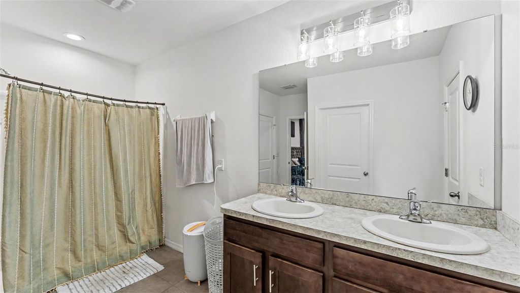 Image 33 of property listing at 3509 DIAMOND LEAF COURT, Valrico, FL 33594