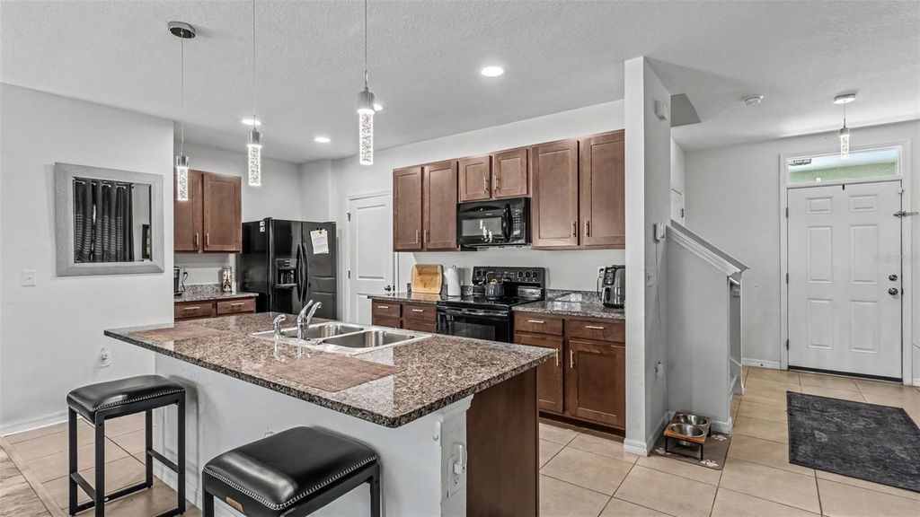 Image 6 of property listing at 3509 DIAMOND LEAF COURT, Valrico, FL 33594