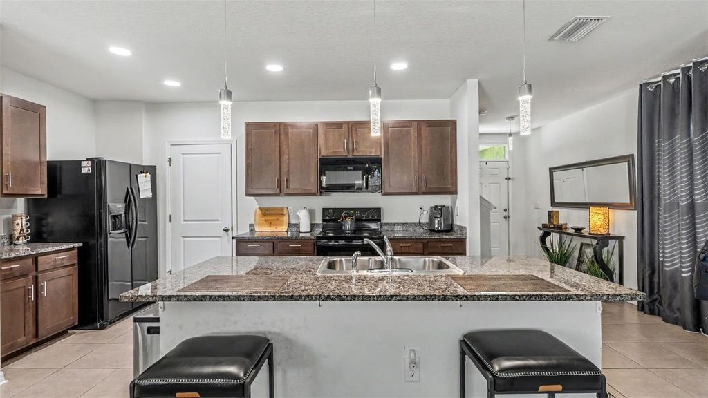 Image 7 of property listing at 3509 DIAMOND LEAF COURT, Valrico, FL 33594