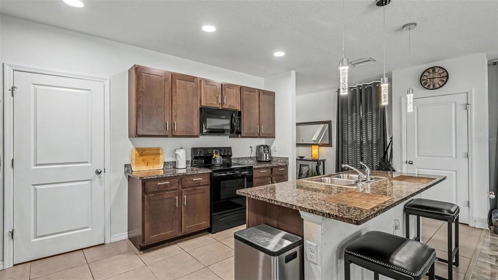 Image 8 of property listing at 3509 DIAMOND LEAF COURT, Valrico, FL 33594