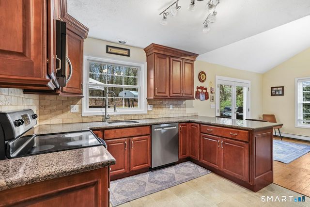 46 Little Brook Lane, Newtown, CT 06470