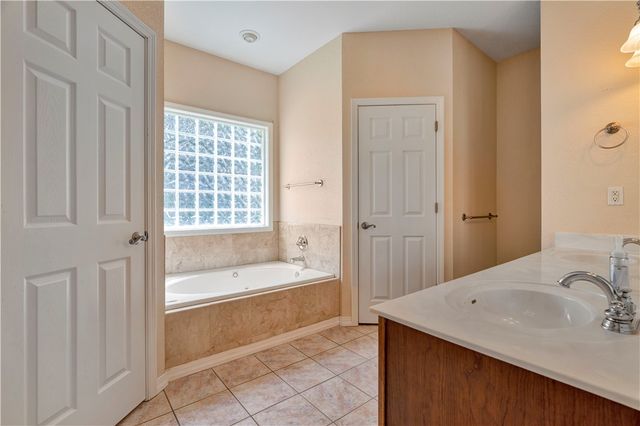11242 Club House Parkway, Farmington, AR 72730