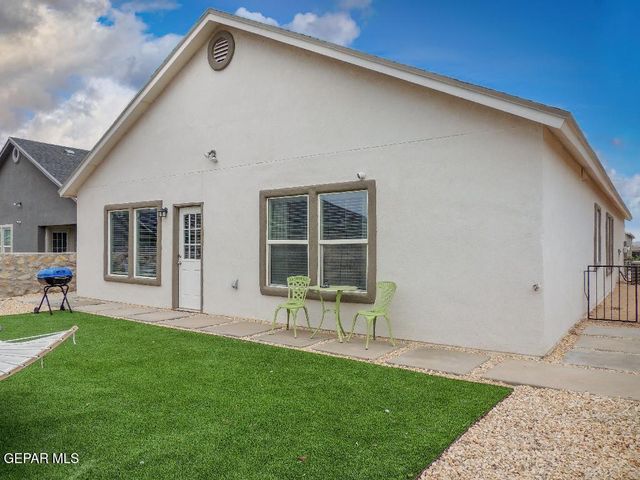 1045 Nepal Sky Street, Horizon City, TX 79928