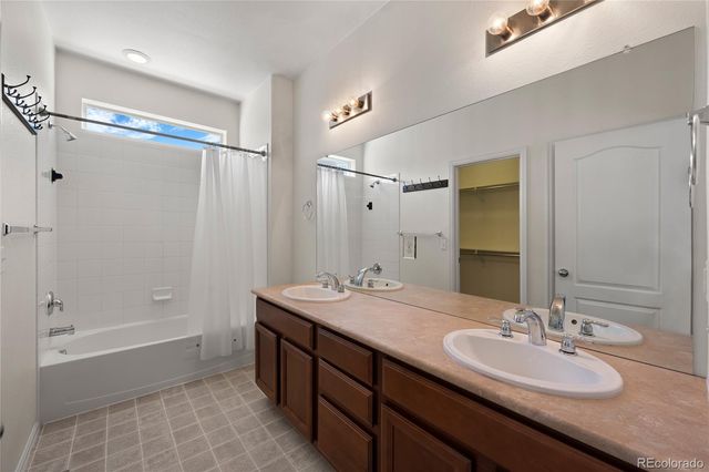 5613 S Elk Court, Aurora, CO 80016