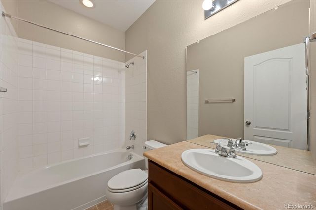 5613 S Elk Court, Aurora, CO 80016