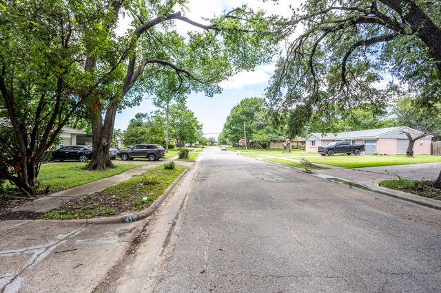 410 E Mona Avenue, Duncanville, TX 75137