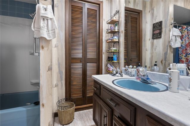 402 Tamarind Street, Harrison, AR 72601