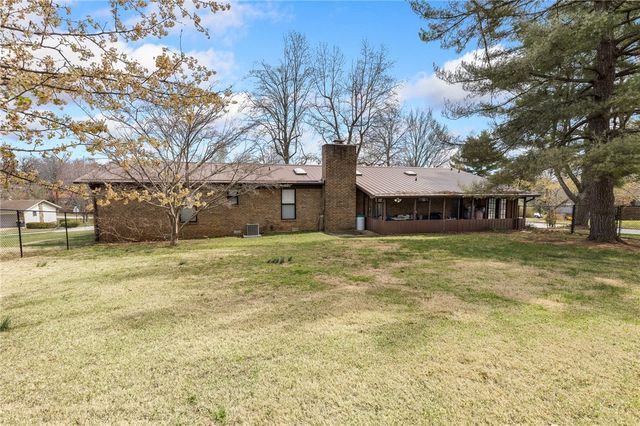 402 Tamarind Street, Harrison, AR 72601