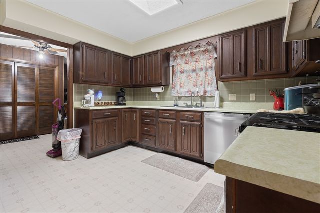 402 Tamarind Street, Harrison, AR 72601