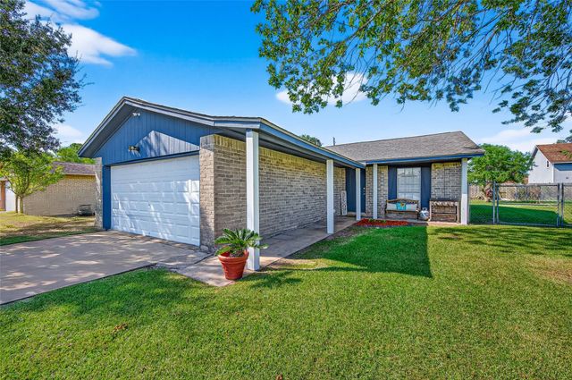 229 Austin Street, Angleton, TX 77515