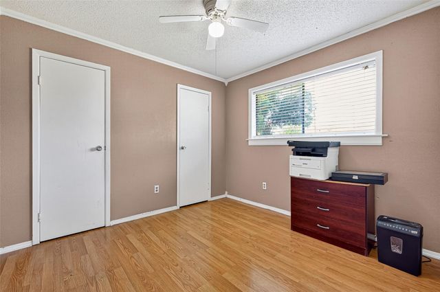 229 Austin Street, Angleton, TX 77515