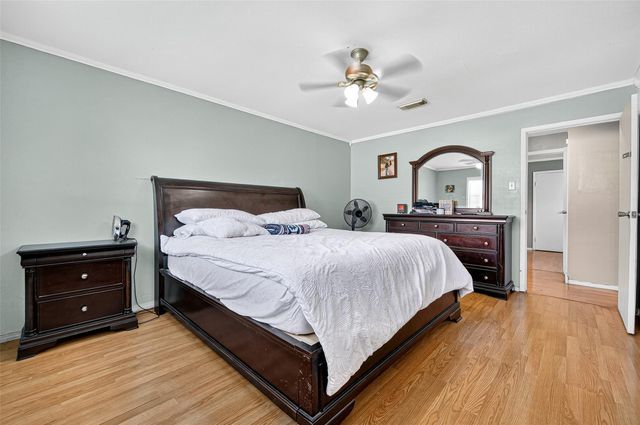 229 Austin Street, Angleton, TX 77515