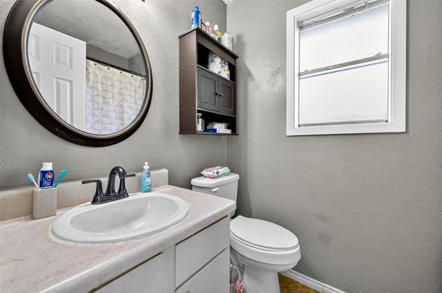 229 Austin Street, Angleton, TX 77515