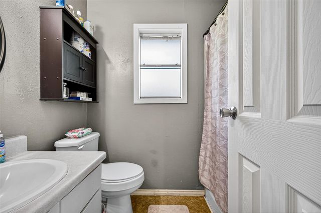 229 Austin Street, Angleton, TX 77515