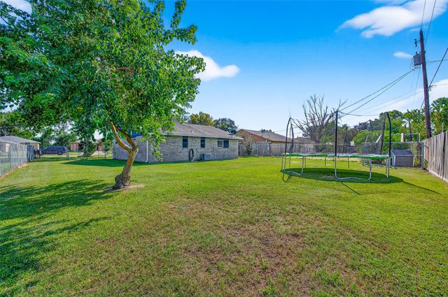 229 Austin Street, Angleton, TX 77515