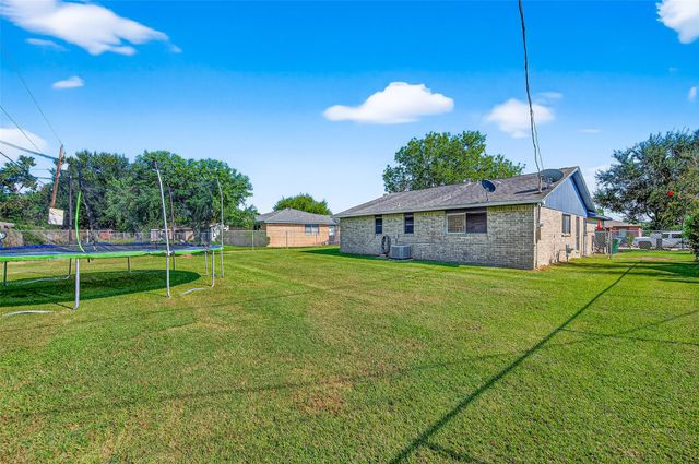 229 Austin Street, Angleton, TX 77515