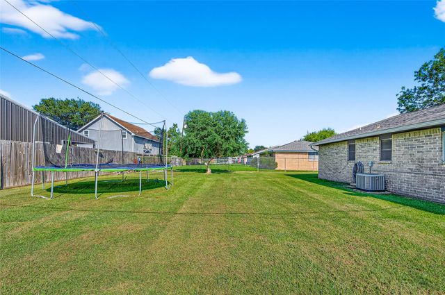 229 Austin Street, Angleton, TX 77515