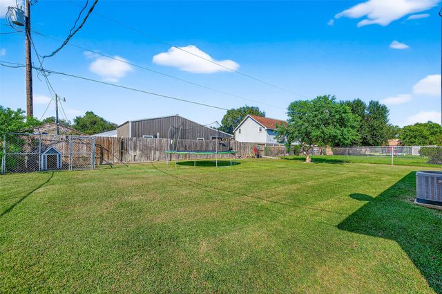 229 Austin Street, Angleton, TX 77515